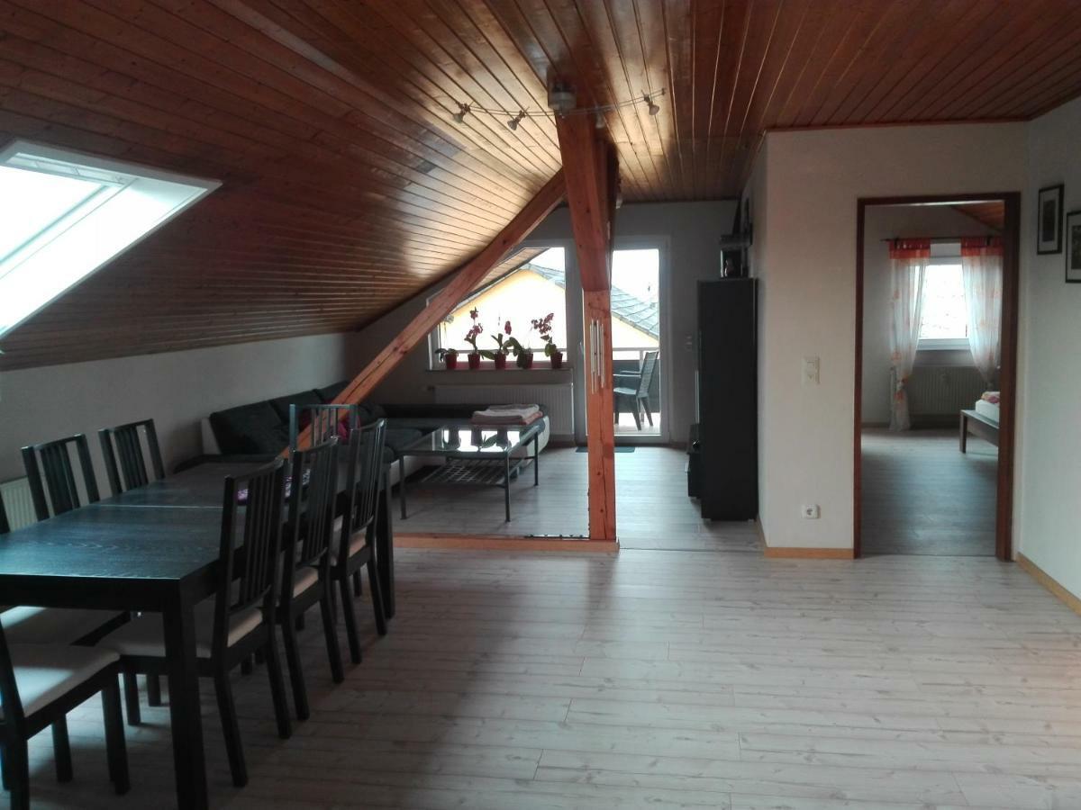 Obere Ferienwohnung Asshoff Zwischen Odenwald, Taubertal Und Bauland Berolzheim Esterno foto