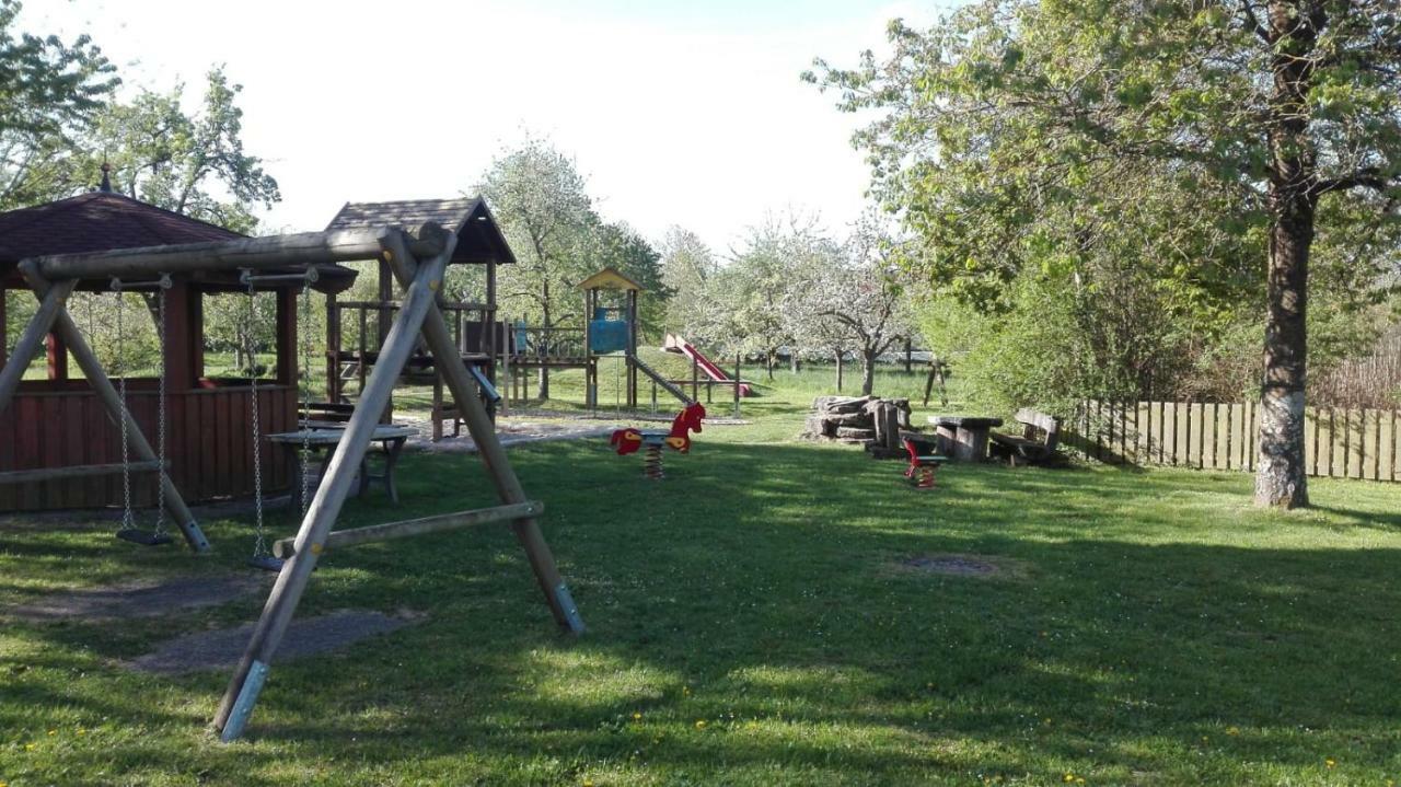 Obere Ferienwohnung Asshoff Zwischen Odenwald, Taubertal Und Bauland Berolzheim Esterno foto